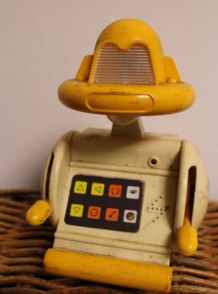 Friendly Little robot with memories Robot vintage années 80