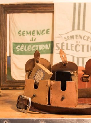 Robustes cartouchières militaires en cuir