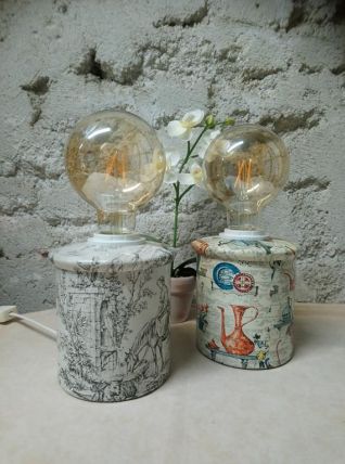 Lot de 2 lampes déco récup' upcycling à décor vintage.