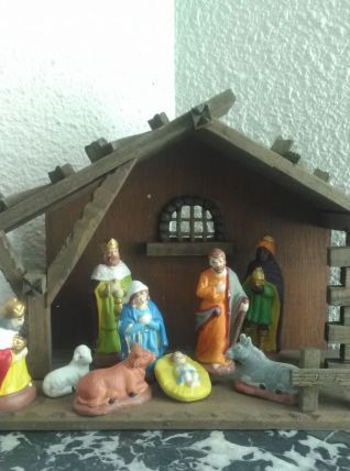 Crèche de noël et 16 personnages 