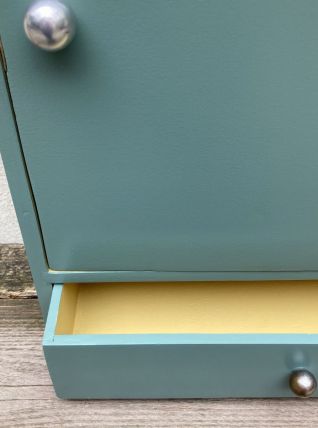 Armoire à pharmacie