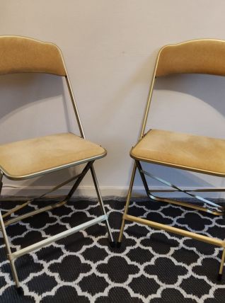 chaises pliantes en velours moutarde et métal doré