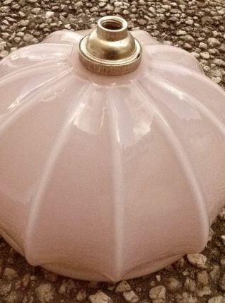 suspension  vintage  , verre  rose