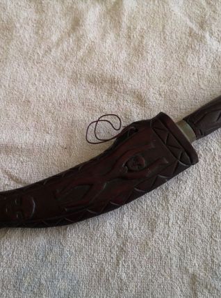 Couteau ethnique africain manche et étui sculpté bois 