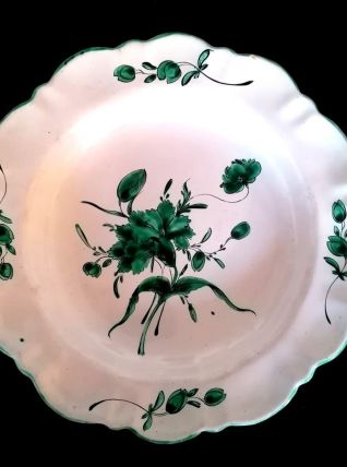  Assiette Moustiers 18ème Ferrat oeillet 