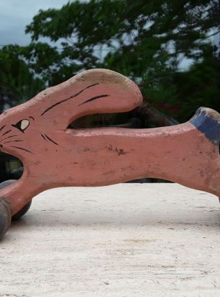 Ancien jouet à tirer en bois à roulettes animalier  lapin