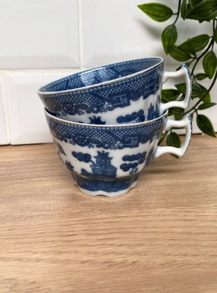 2 tasses en porcelaine fine