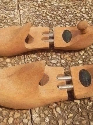 embauchoirs   en bois  au soulier  d'or  Paris , vintage