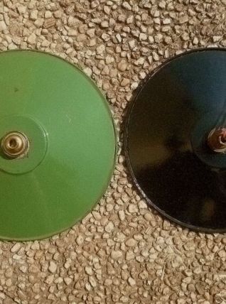 2 suspensions en tole emaillée, vintage