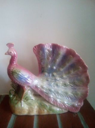 statuette Paon en faience signé