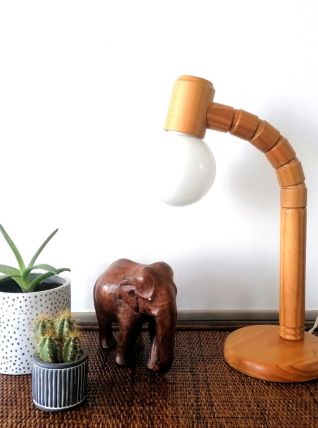 Lampe scandinave articulée en pin et opaline