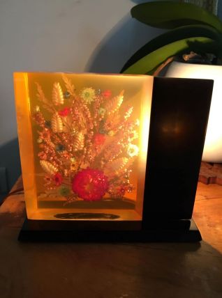 Lampe en résine avec inclusions de fleurs séchées