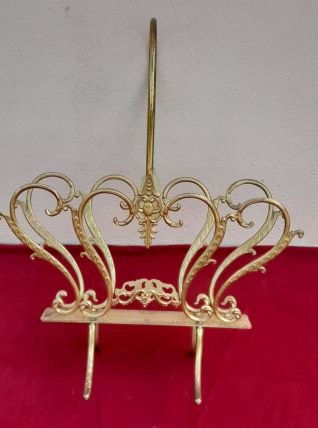 Porte-revue en laiton avec volutes - vintage 1960