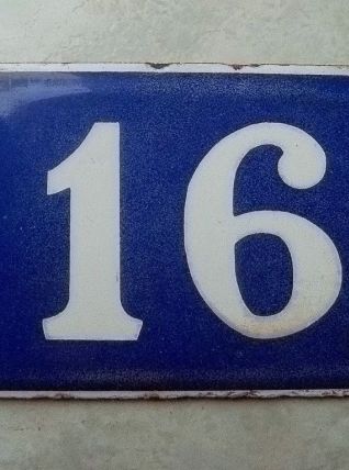 Plaque  en acier  émaillé, numero 16 , vintage