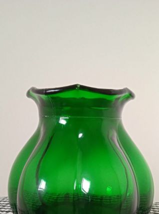 Vase multiforme .col tulipe vert soufflé 