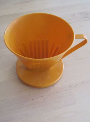 Filtre a café en plastique dur orange  vintage 