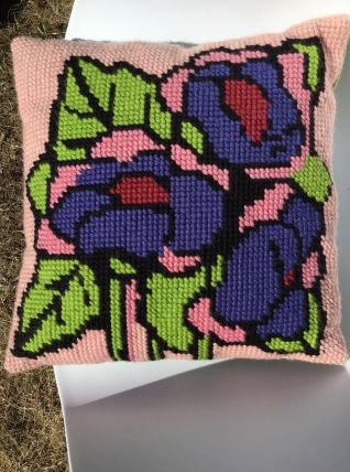 Coussin laine grandes fleurs 