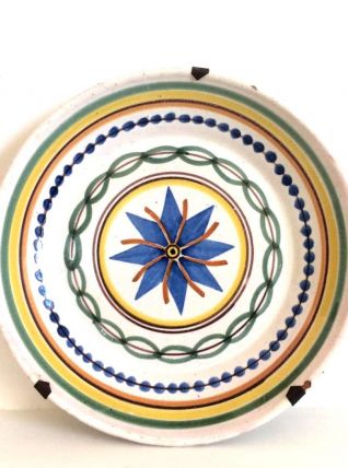 Nevers ou Auxerrois, assiette en faïence vers 1800 