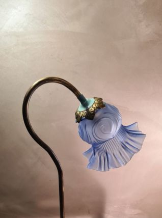lampe peint laiton et socle etain  jolie tulipe bleu  quelqu