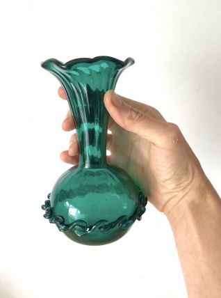 Vase à col en verre vert
