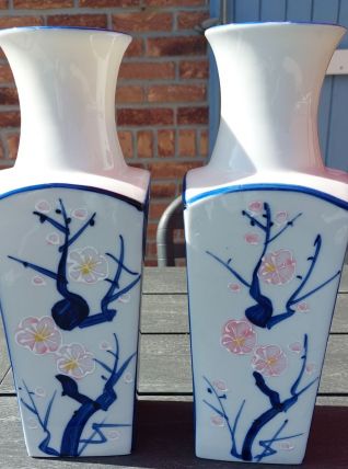 PAIRE DE VASE EN PORCELAINE DU JAPON PEINT A LA MAIN VINTAGE