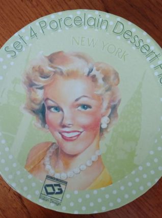 4 asiettes à dessert neuves  femmes années 50  New York 