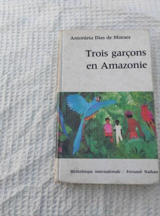 Beau livre jeunesse . "3 garçons en Amazonie" 1973 
