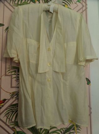 chemisier blouse soie beige manche courte et col lavallière