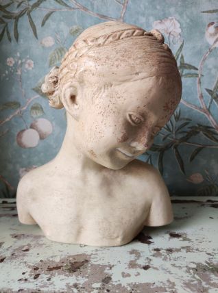 buste jeune fille en plâtre