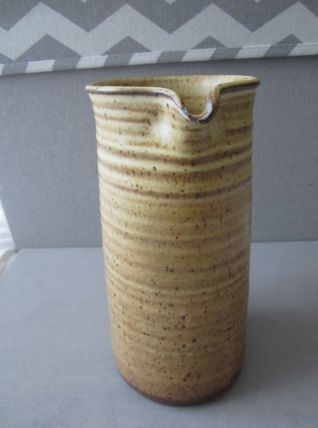 Pichet céramique signé