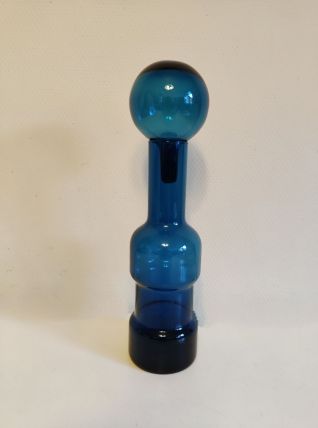 bouteille en verre bleue