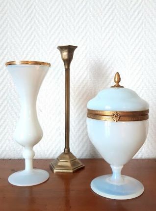 Bonbonnière et vase en opaline Charles X métal doré