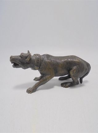 Chien en bronze