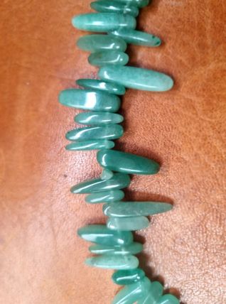 Collier en véritable pierre de jade polie, TBE