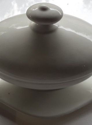 Plat Saucière sur Pied douche porcelaine blanche 1900