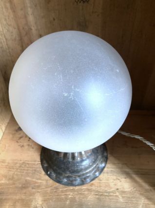 Lampe à poser Globe en verre opaque
