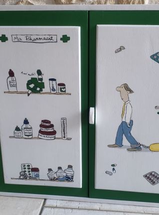 Ancien meuble à pharmacie relooké