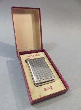 BRIQUET A GAZ POLAIRE DANS SA BOITE