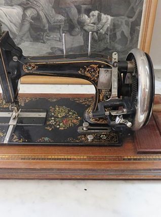 MACHINE A COUDRE VINTAGE