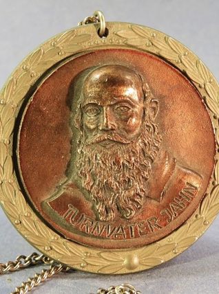MEDAILLE DE COU TURVATER JAHN 