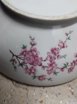 Plat creux en porcelaine. 