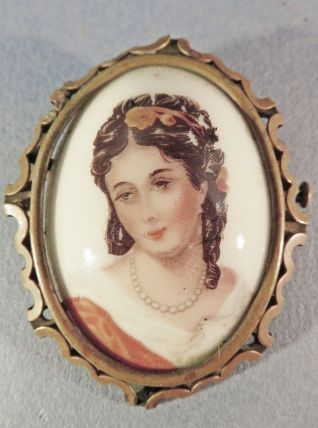  BROCHE VINTAGE EN PORCELAINE DE LIMOGES