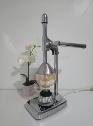 Lampe à poser déco recyclage presse-agrumes
