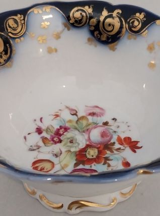 Grand bol en porcelaine de BAYEUX fin xixeme. 