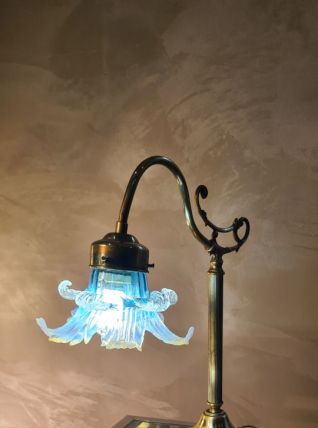 lampe  laiton de style art nouveau   avec jolie tulipe en ve