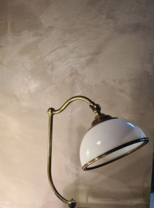 lampe  reglable laiton  avec  socle bois et opaline  avec ce