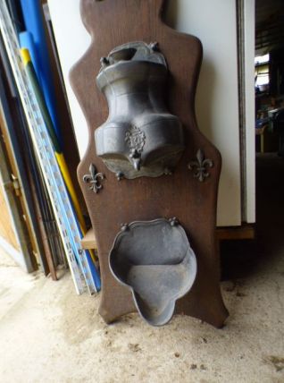 Fontaine en Etain sur socle bois