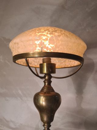 jolie lampe laiton 1930   , abat jour verre clichy 35x20  le