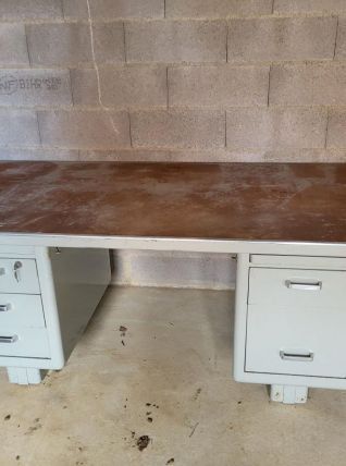 Grand Bureau STRAFOR  