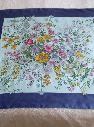 Foulard Pierre Cardin en soie